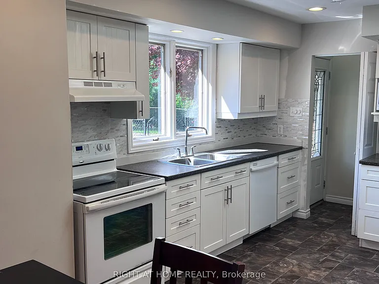 46 Radcliffe Cres — Photo 18