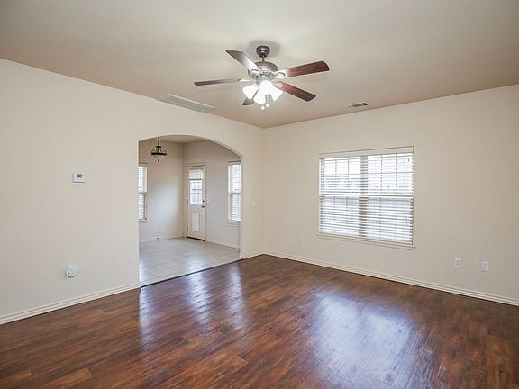 4th image of 300 Copper Oaks Dr