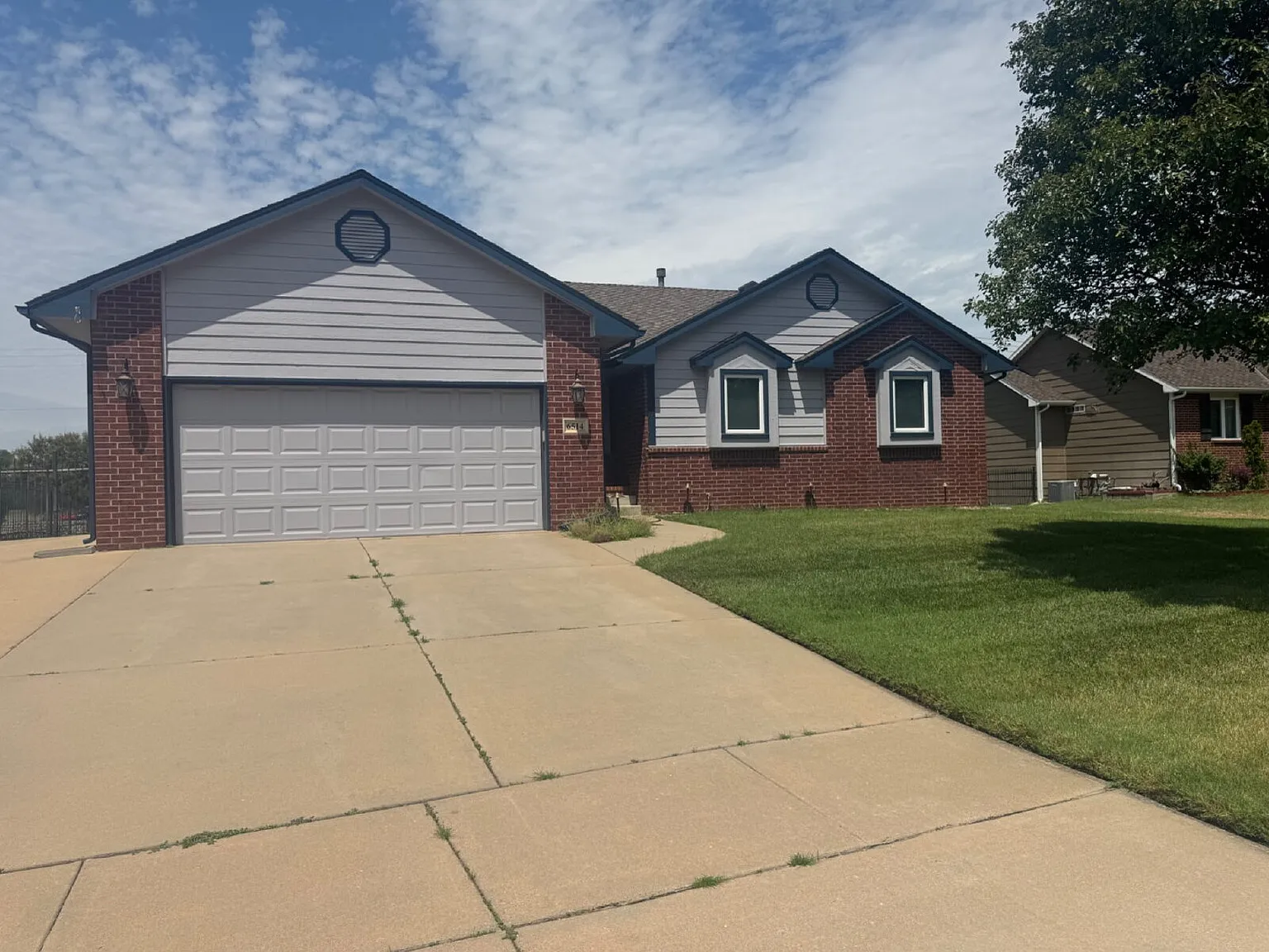 4 bed, 3.0 bath, 2812 sqft, $2,595 — Photo 1