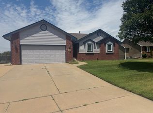 6514 W Briarwood Cir, Wichita, KS 67212