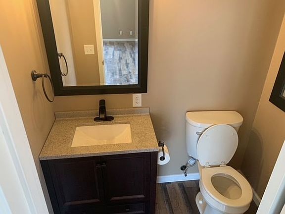 5th image of 2106 Manor Dr