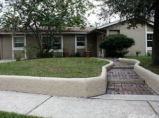 1105 Foxwood Dr, Lutz, FL 33549