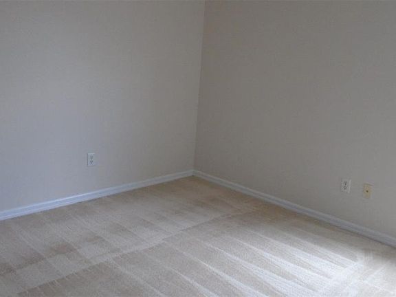 3rd image of 2406 Siward Ave