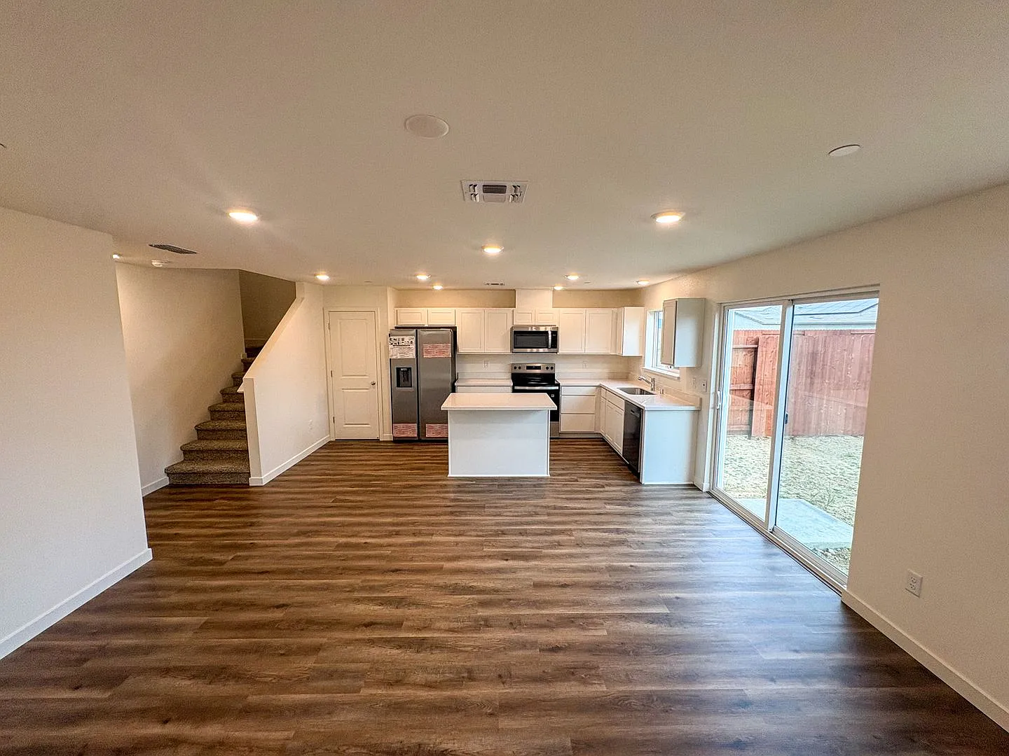 This 4 bedroom, 2.5 bath home is located in a newly built peaceful Redding neighborhood! — Photo 2