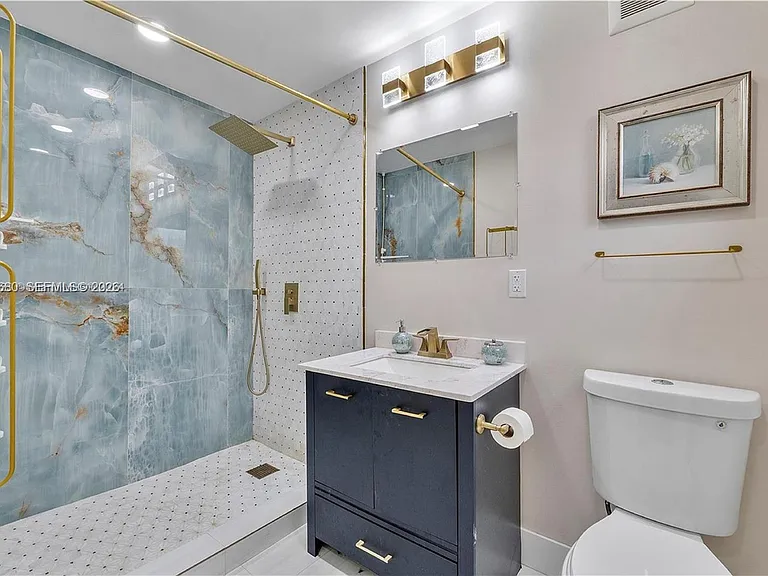 1125 Almeria Ave — Photo 5