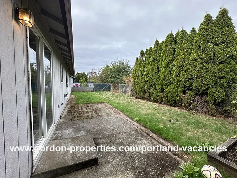 9641 SE Schiller St — Photo 41