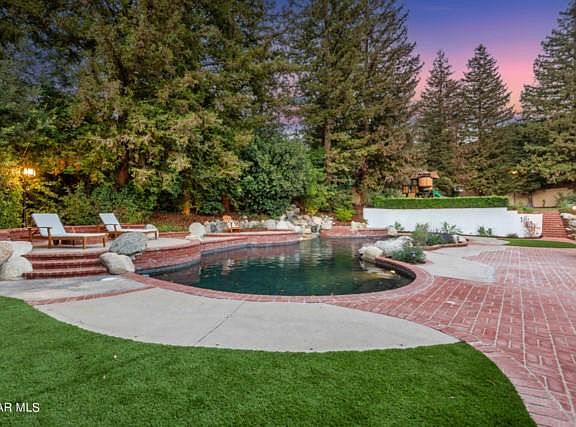 5th image of 1124 Foxglove Ct