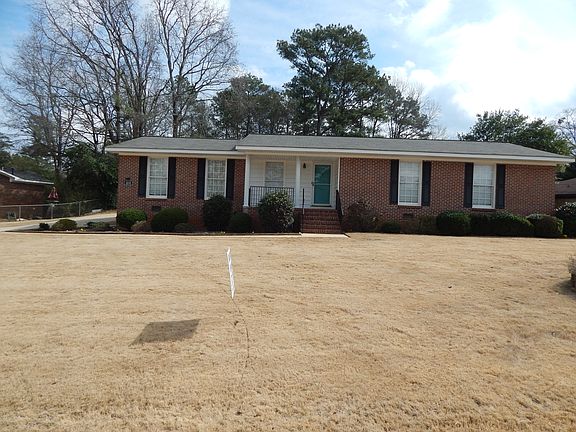 Full front view, level yard