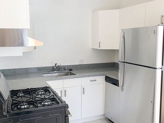 5th image of 12012-12016 Moorpark St #12016-4