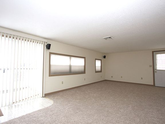 4th image of 600 East St