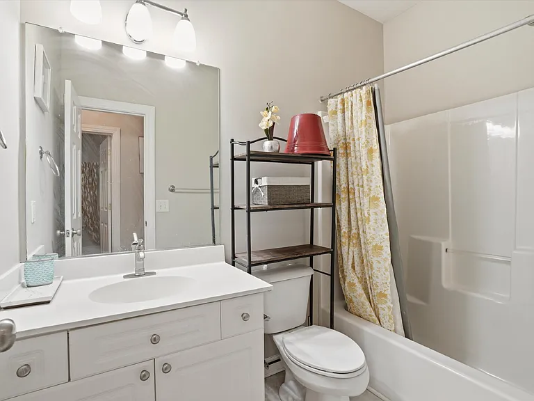 407 S Elgin Ct — Photo 18