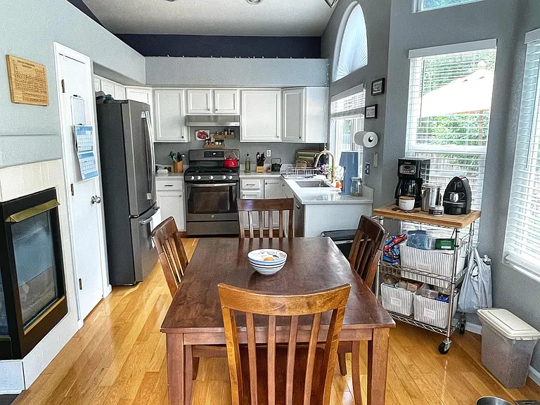 1662 Maccullen Dr — Photo 2