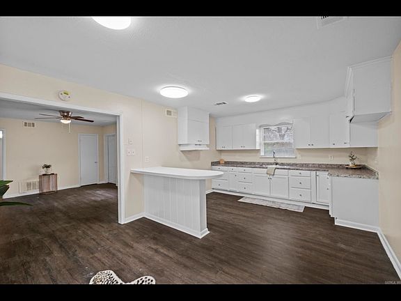 3rd image of 1701 N Mississippi St