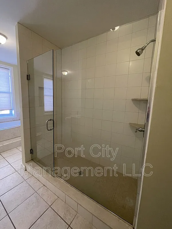 3 bed, 2.5 bath, 2850 sqft, $2,550 — Photo 4