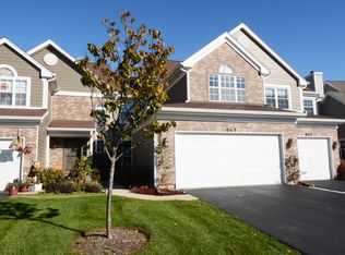 649 Kingsbridge Dr, Carol Stream, IL 60188