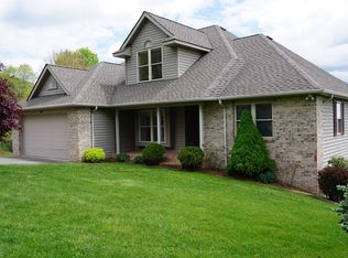 392 Fairway Ridge Dr, West Jefferson, NC 28694