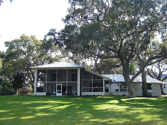 2nd image of 417 Oak Hammock Ln