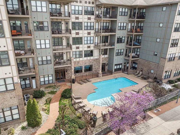 445 W Blount Ave #415 — Photo 26
