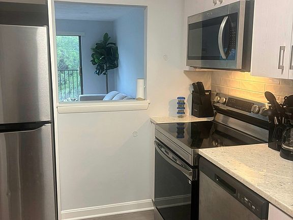 2nd image of 505 Washington Ave APT 46