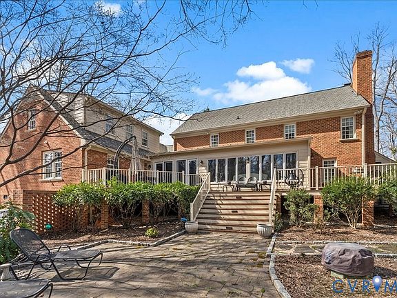 3rd image of 2911 Vistapoint Rd