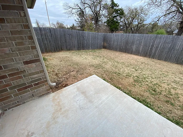 504 Martina Ln — Photo 38