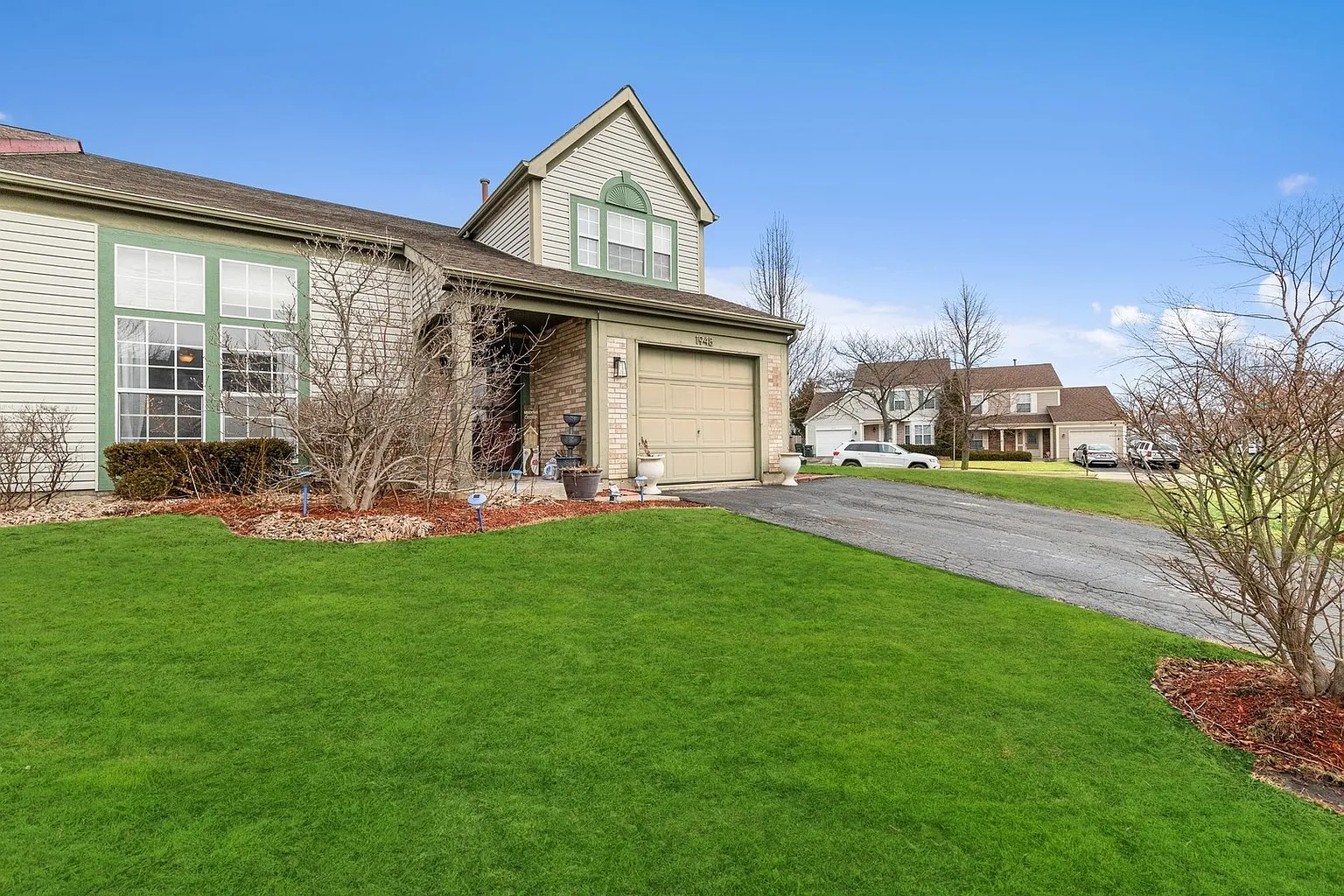 1948 Barnhill Dr photo 1