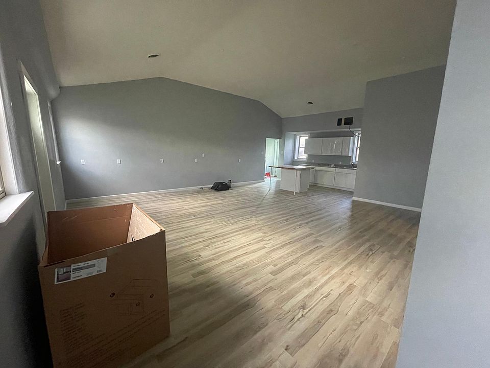 1st image of 109 B St NE #4