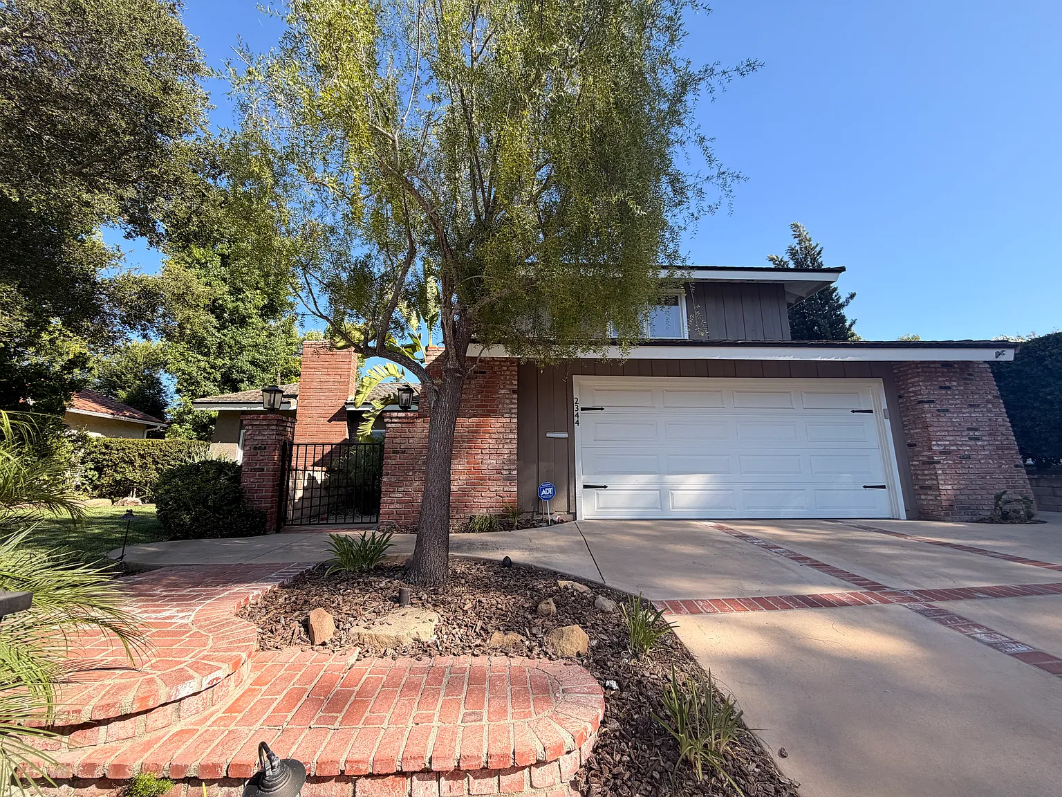 5 bed, 2822 sqft, $7,000 — Photo 2