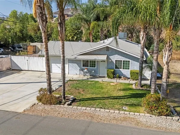 28545 Connecticut Dr, Canyon Lake, CA 92587
