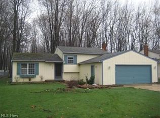 8530 Greenbriar Dr, Olmsted Falls, OH 44138