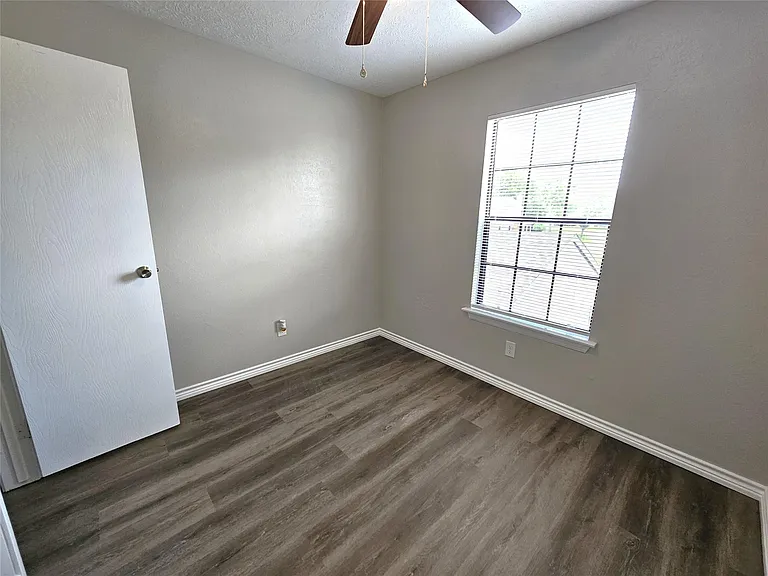 17303 Saturn Ln — Photo 17