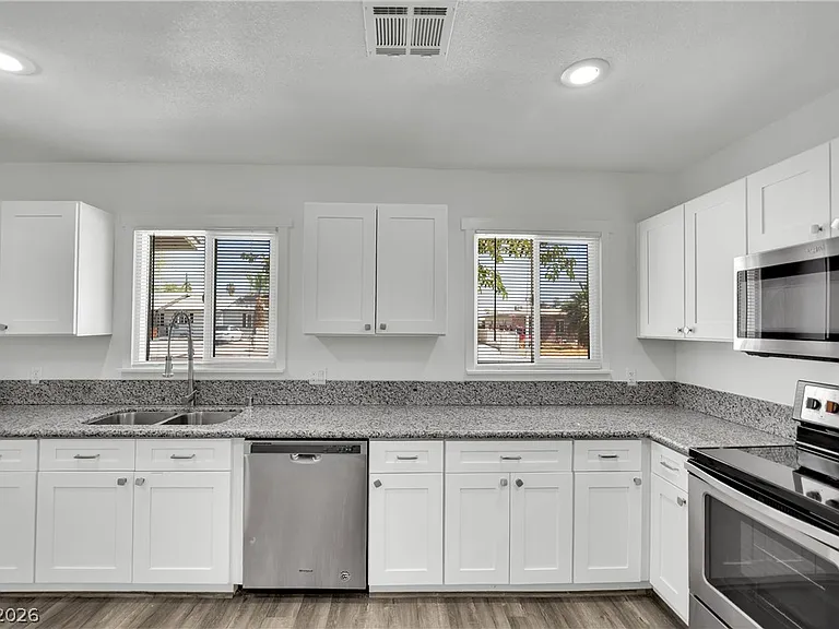 1050 Hassett Ave — Photo 12