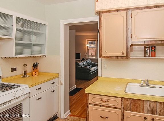 3rd image of 923 22nd Ave