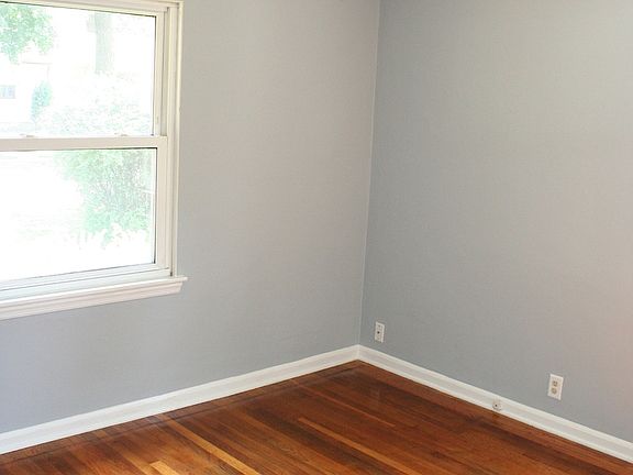 4th image of 407 Park Dr