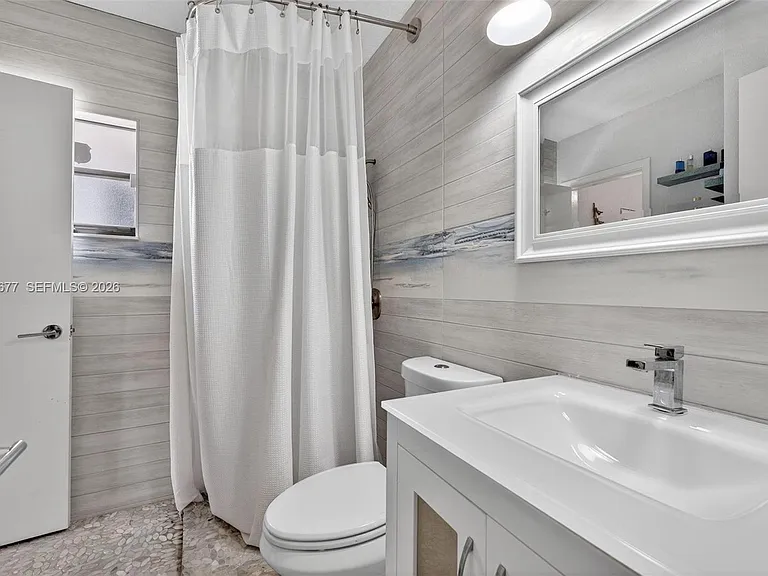 317 S Riverside Dr — Photo 17