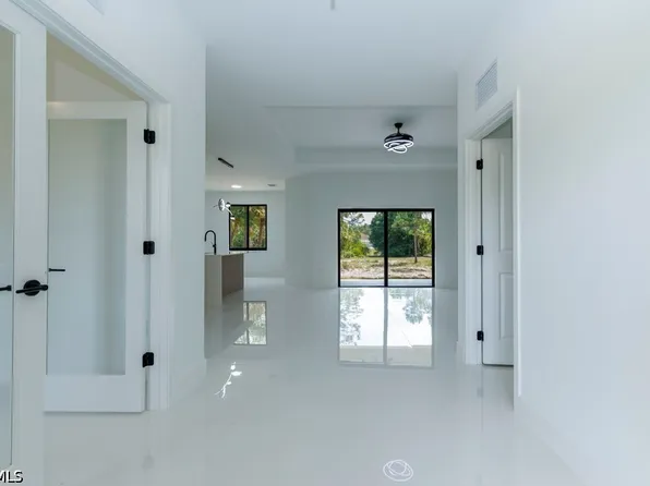 402 Thompson Ave, Lehigh Acres, FL 33972