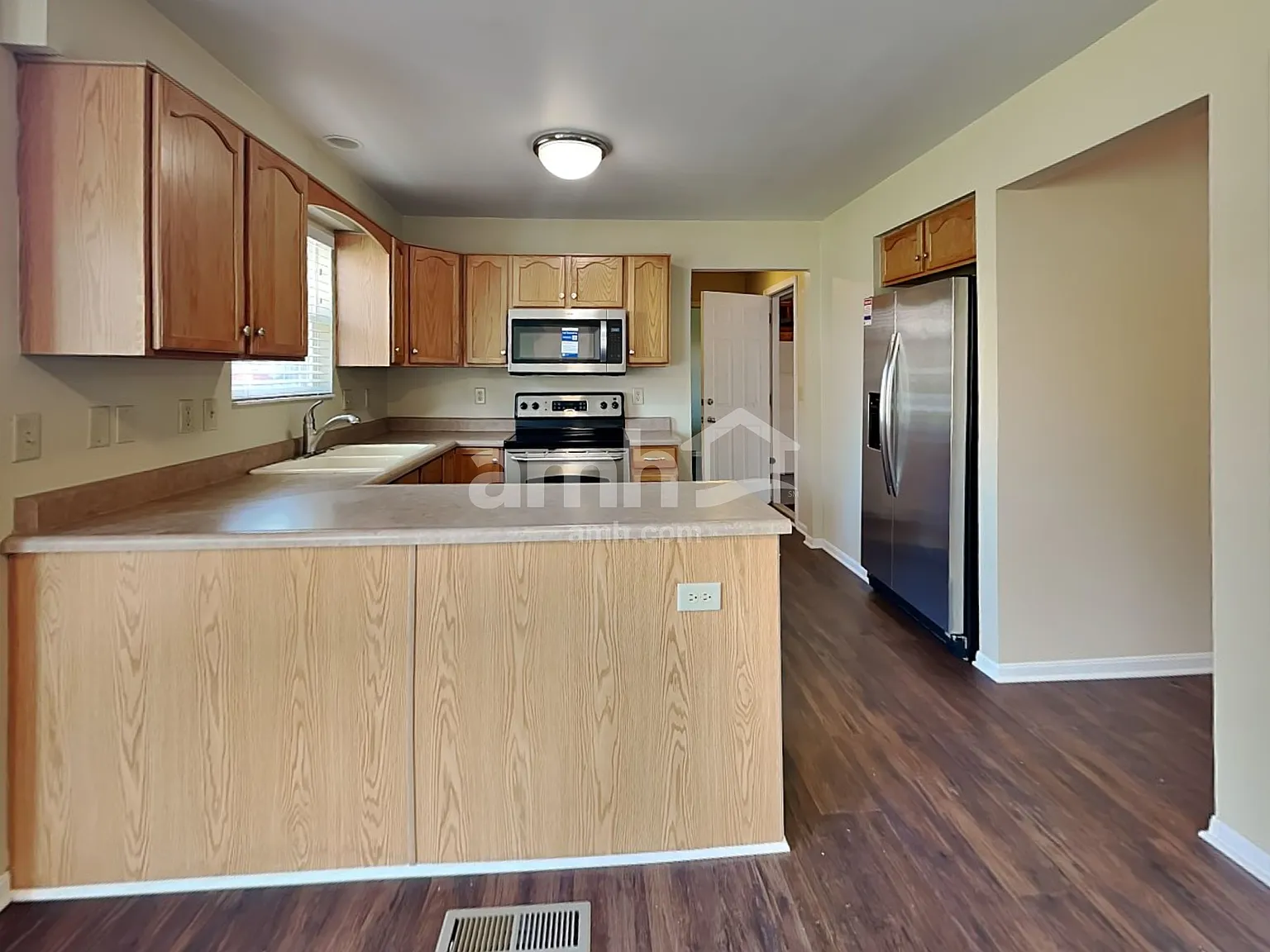 3 bed, 2.5 bath, 1840 sqft, $2,465 — Photo 3