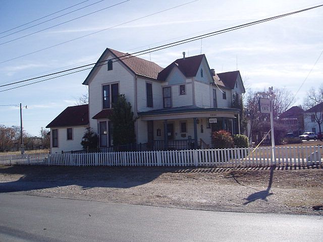 1st image of 1001 Jefferson St
