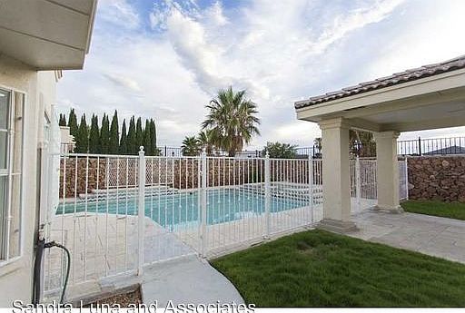 3rd image of 2128 Paseo Del Prado Dr