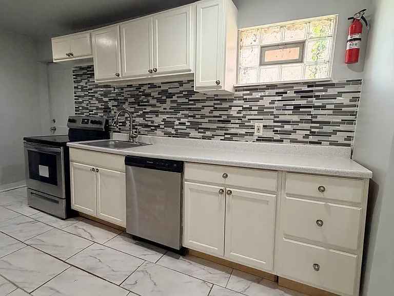 6030 Greenway Ave — Photo 19