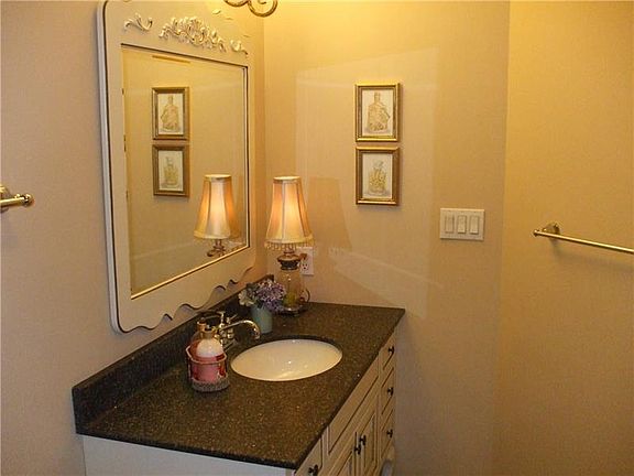 4th image of 2040 Timbercrest Dr
