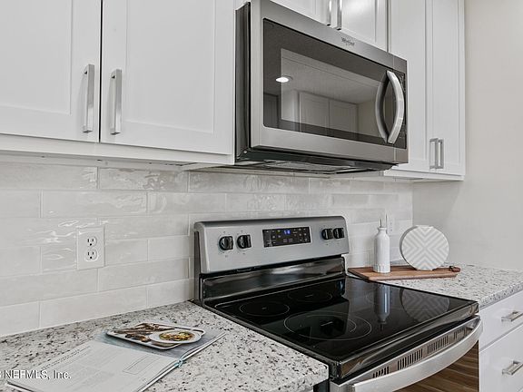 3rd image of 2539 Sandlewood Cir