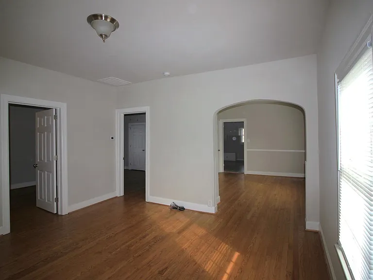 212 N Main St — Photo 6