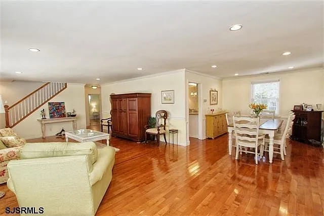 15 N Gladstone Ave — Photo 4