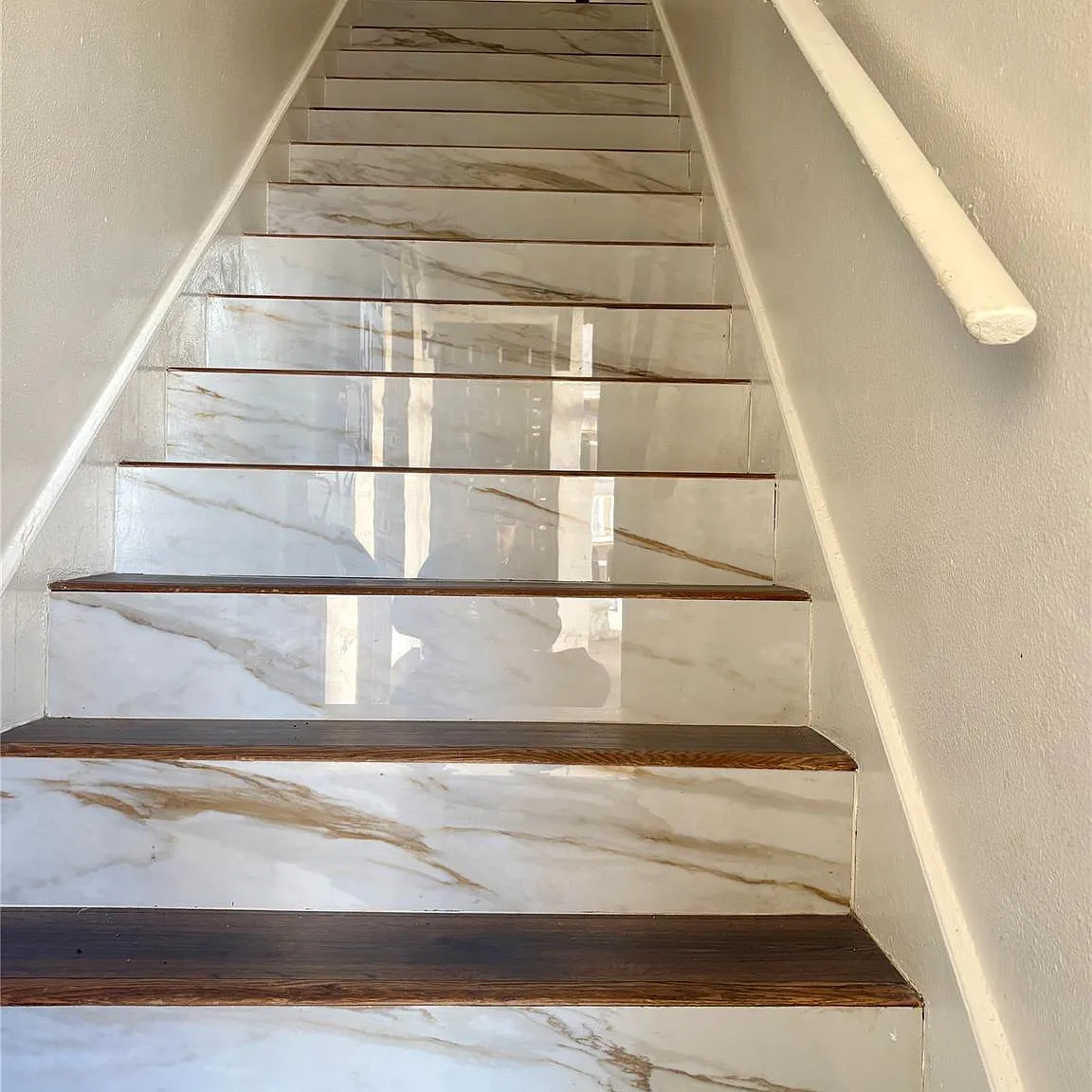 2 bed, 1.5 bath, 975 sqft, $1,575 — Photo 3