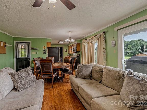 5th image of 181 W Iredell Cir