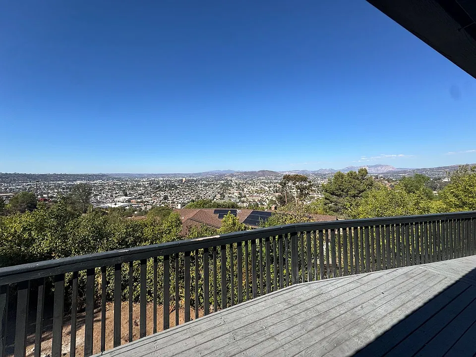 5048 Bluff Pl #1/2