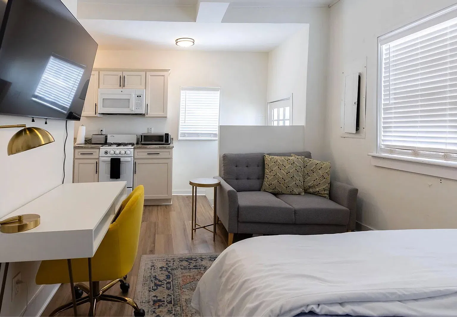 Studio, 1.0 bath, 261 sqft, $1,900 — Photo 3