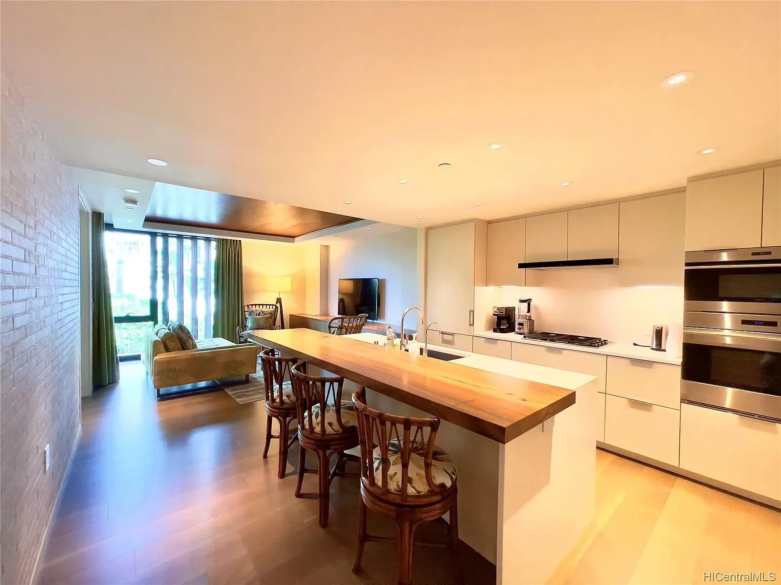 1 bed, 858 sqft, $8,000 — Photo 3