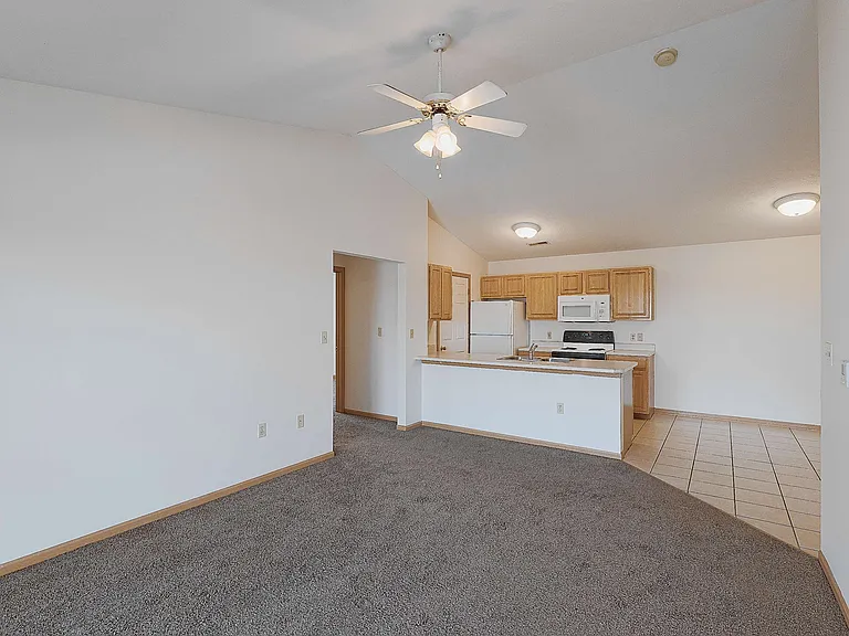 Park Ridge Apartments — Photo 73